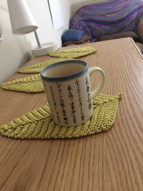 Textured Leaf Mug Rug
