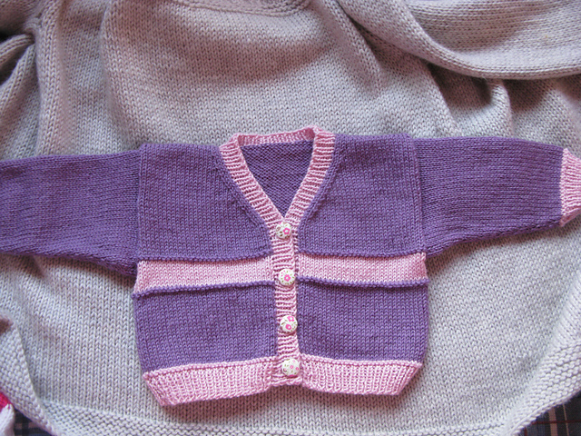 11 - Robe, gilet et chausettes
