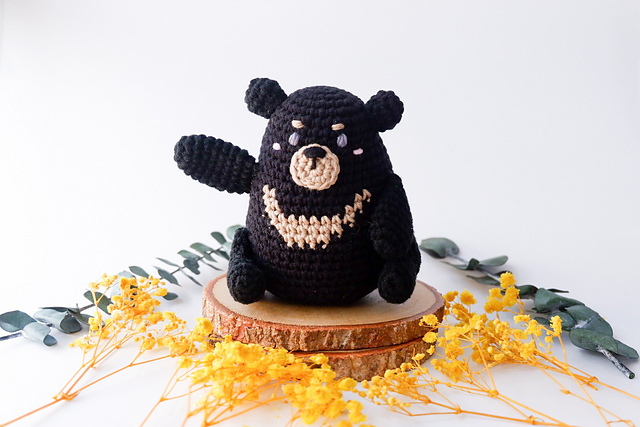Ravelry: Aslan the Asiatic Black Bear pattern by Angela Biglete