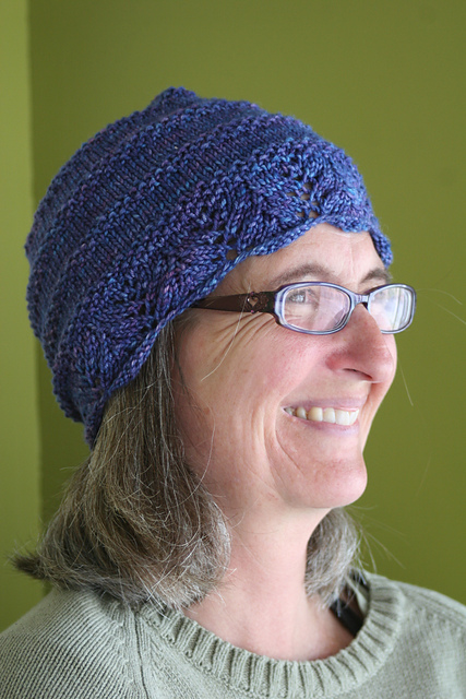 Elegant Vine Glovettes and Hat