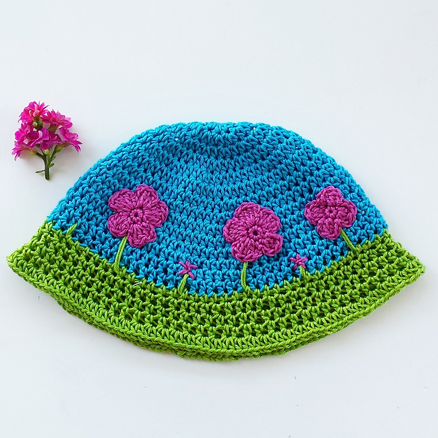 Schema cappellino fiorito