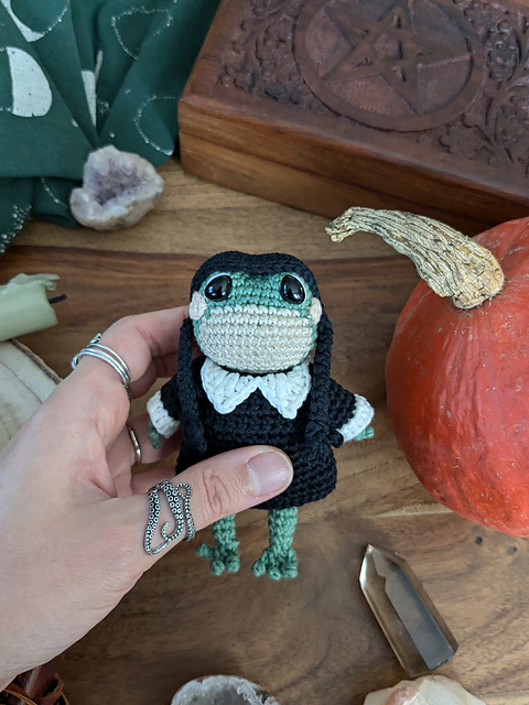 Frog's Wednesday outfit