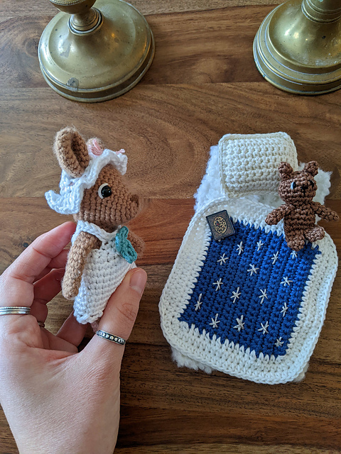 Cute mouse + night wardrobe