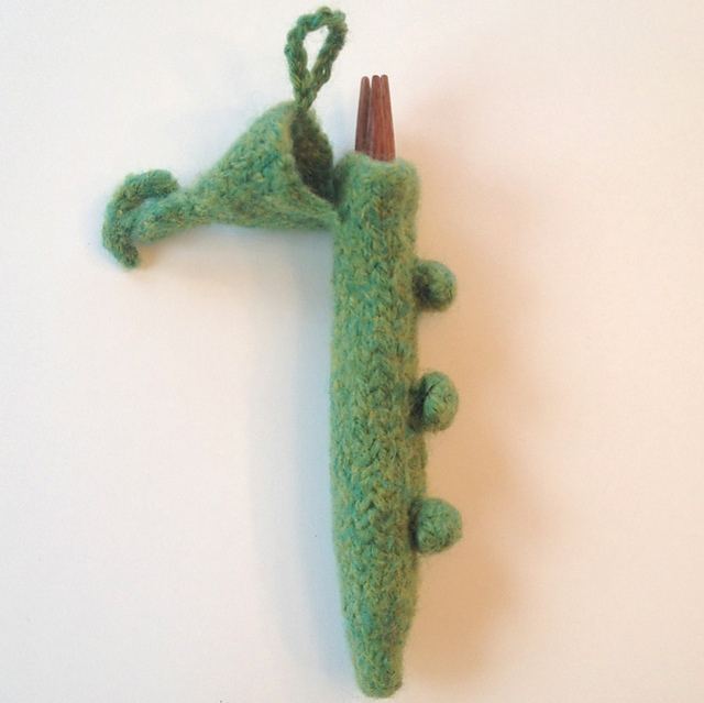 Needles in a Peapod- a Double Pointed Needle Holder