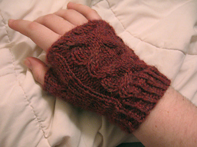 Medallion Mitts