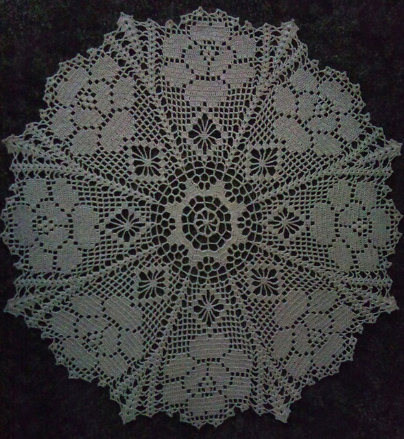 Doily "Le Nom de la Rose"
