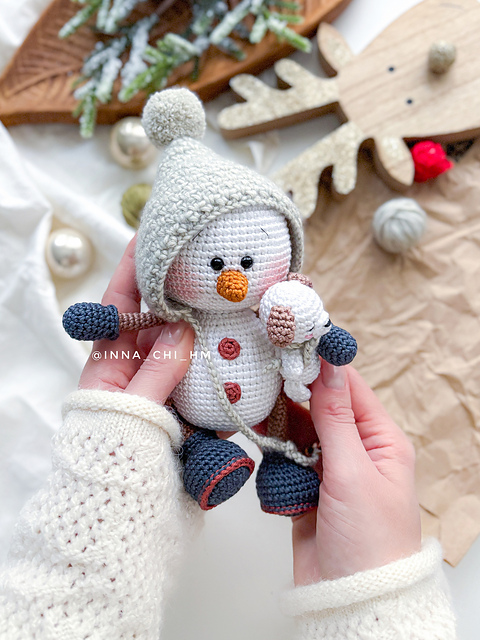Snowman and puppy