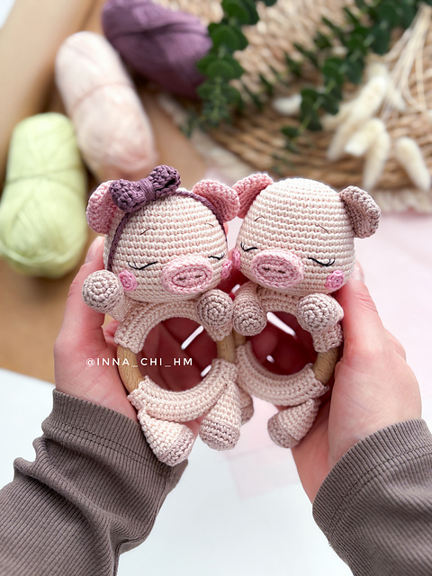 Piglet rattle