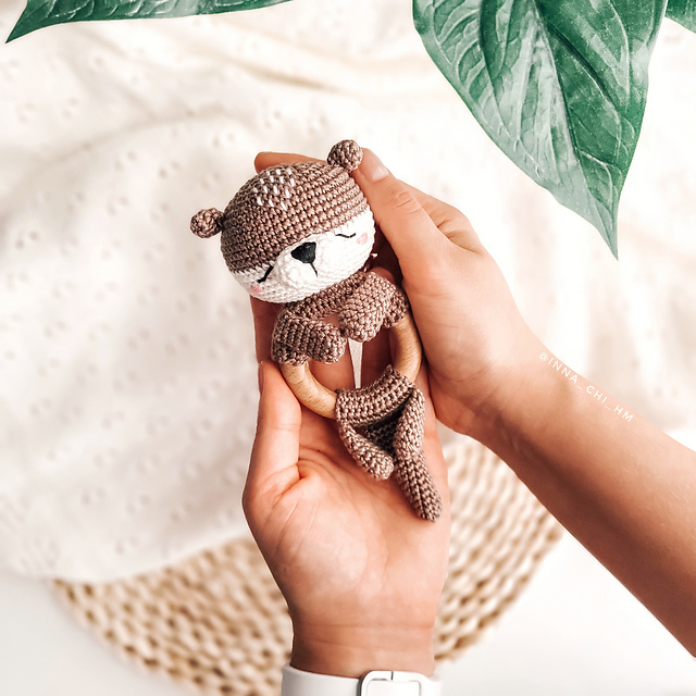 Otter baby rattle