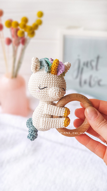 Unicorn rattle
