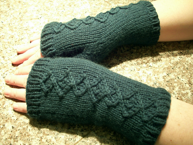 Twisted Diamond Mitts