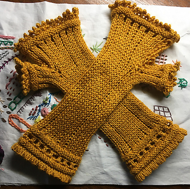 Lady's Knitted MItt