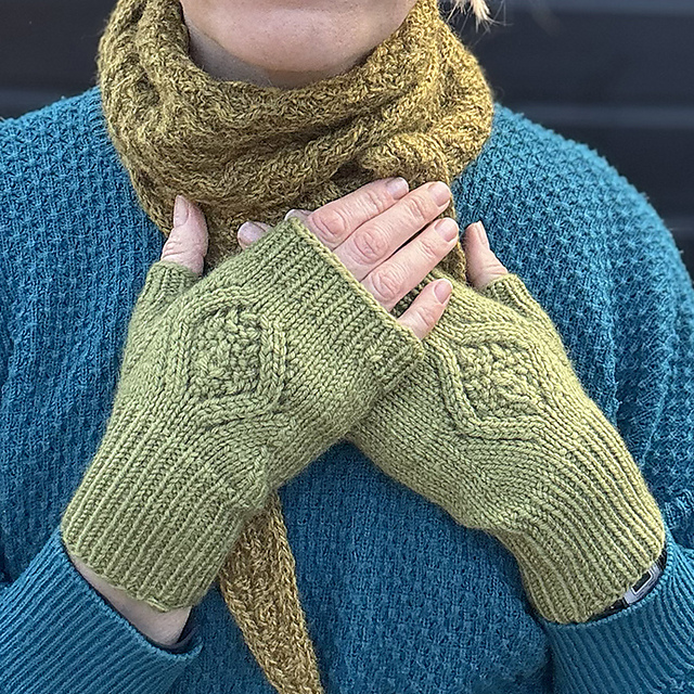 Merry Maidens Mitts