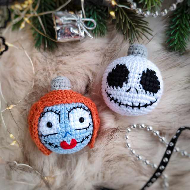Scull and zombie ornaments