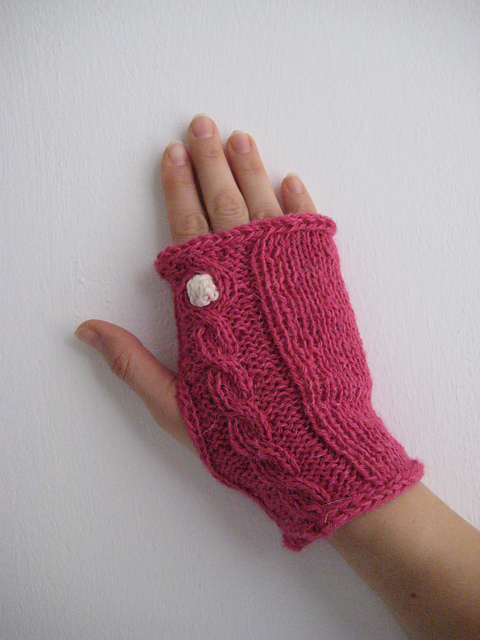 Perle di Lama Fingerless Mittens
