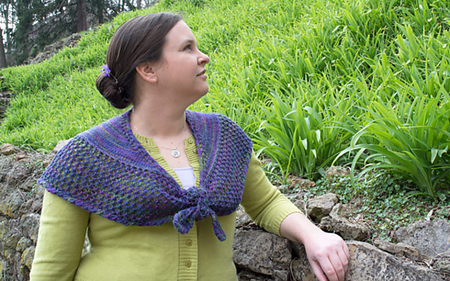 Queen's Shawlette