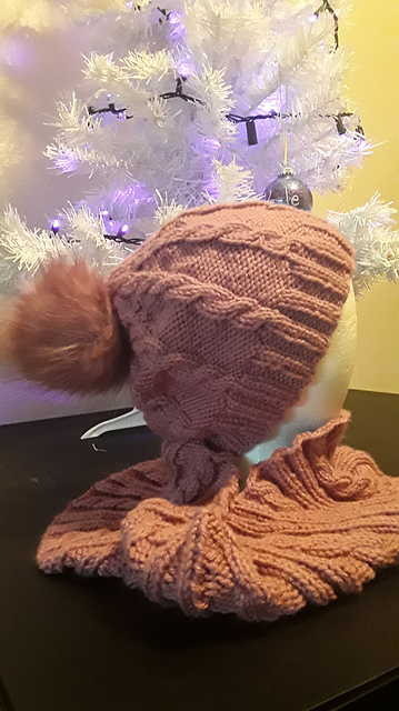 Diana Rose Cowl