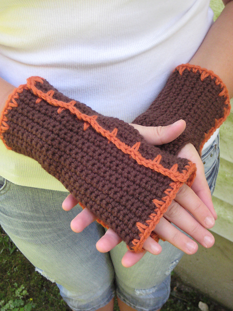 Timber Lily Fingerless Mitts