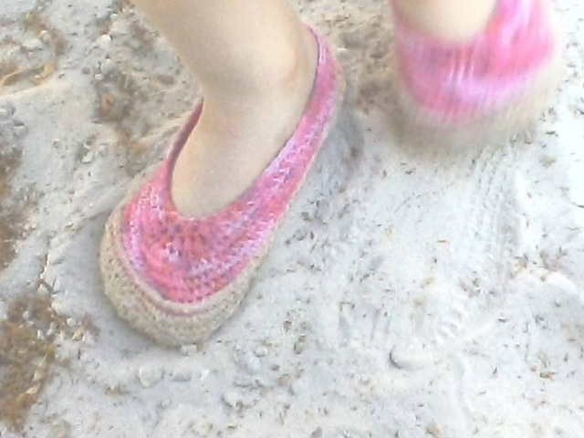 Shoes with linen sole