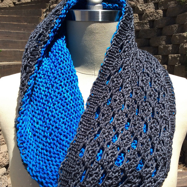 Ravelry: De Ojos Azul Cowl pattern by Afifa