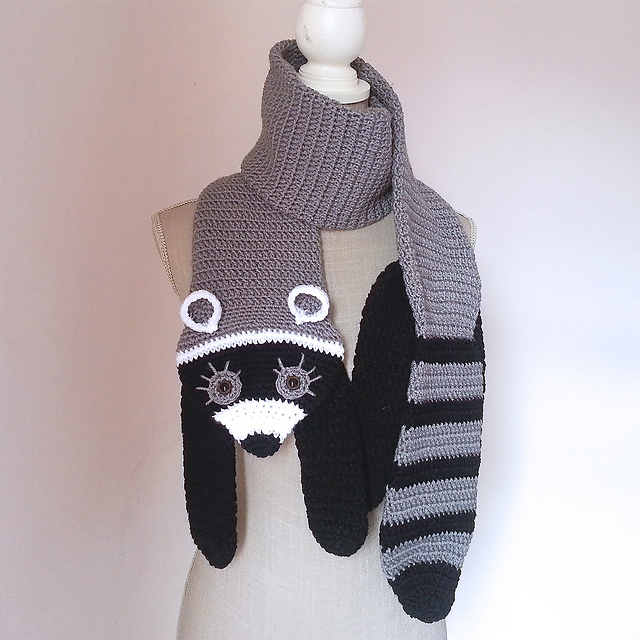 Miss Grinci the raccoon scarf