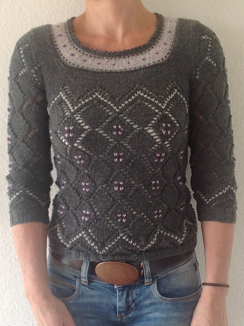 25 Kleid mit Lochmuster