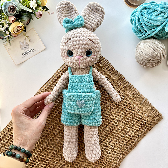 Bunny in juimpsuit