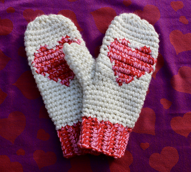 Tangled Heart Mittens