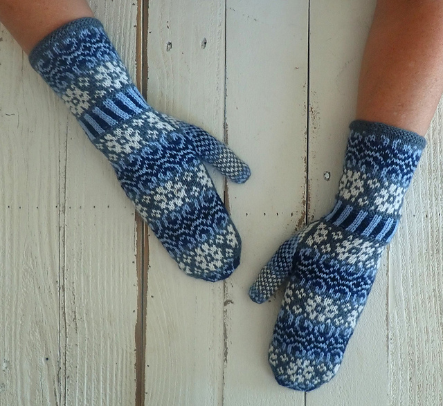 Icy Flowers Mittens