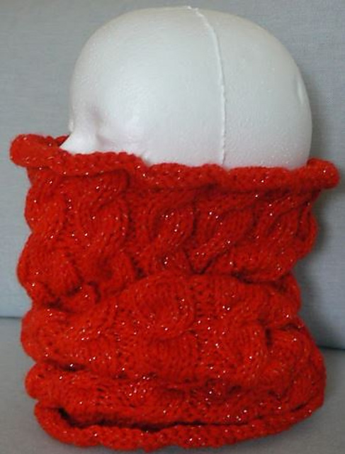 Easy 3 Stitch Cabled Cowl