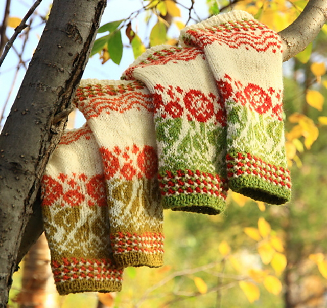 Tussilago Wrist warmers