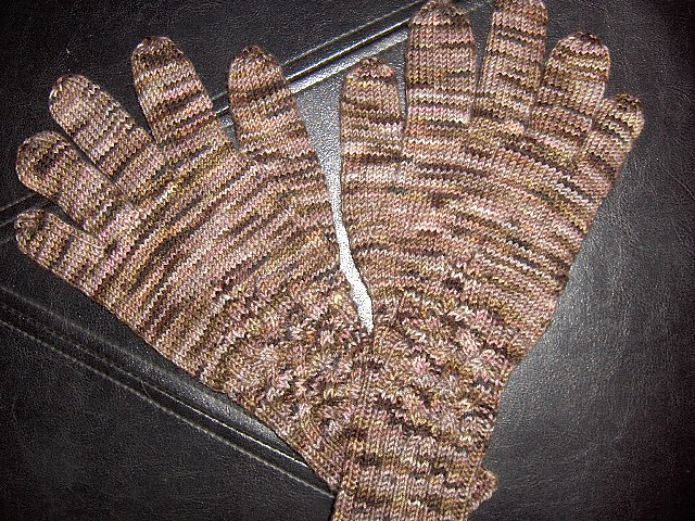 Ravelry: FluffStuff's Knotty Gloves