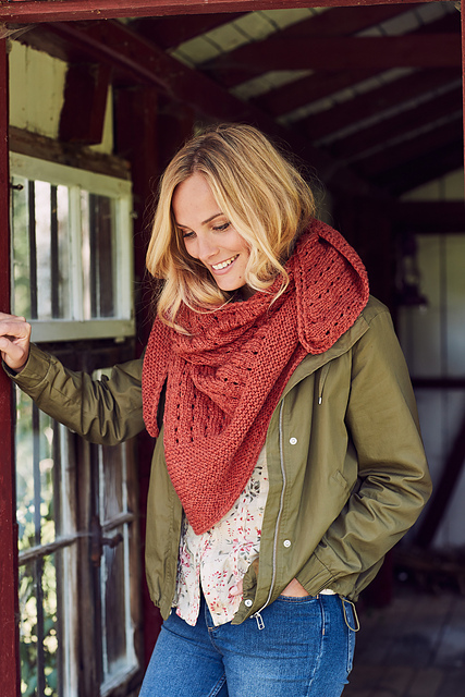 Ravelry: Landlust 5/18 Modell 7 Dreieckstuch pattern by Landlust Design ...