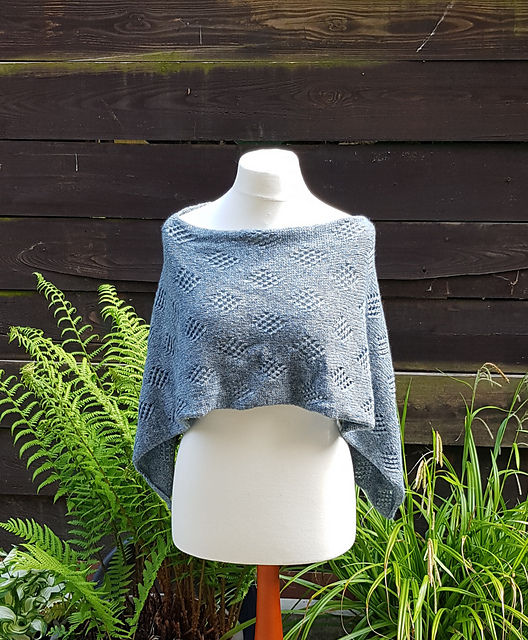 # 13 Luftiger Poncho