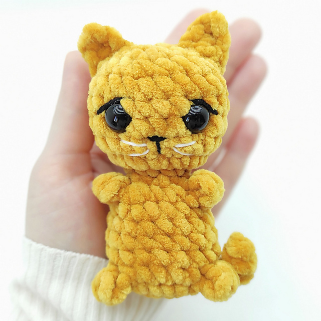 Ravelry: Pocket Cat Plushie pattern by For Didi