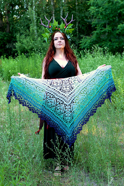 Białolica (Folk Lady) shawl