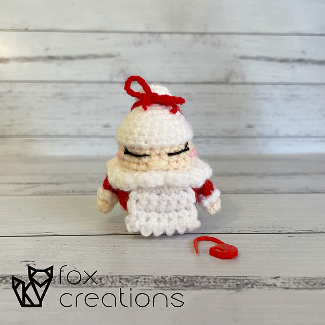 Mrs Claus Mini Amigurumi