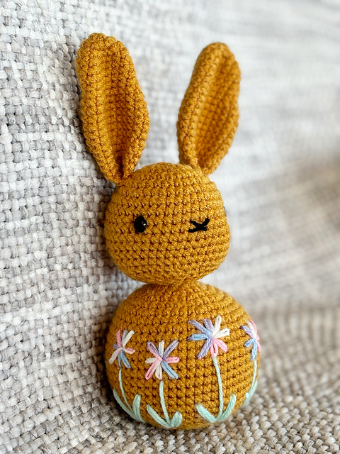 Lazy Daisy Easter Bunny