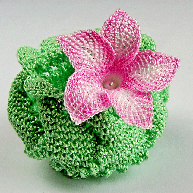 flower様 Ravelry: Mandevilla Flower pattern by Beth Herman