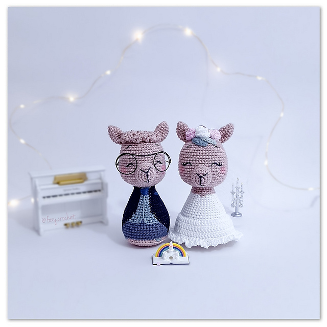 Alpaca Wedding Couple