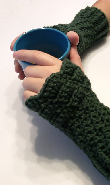 Lattice Shell Flapper Fingerless Gloves