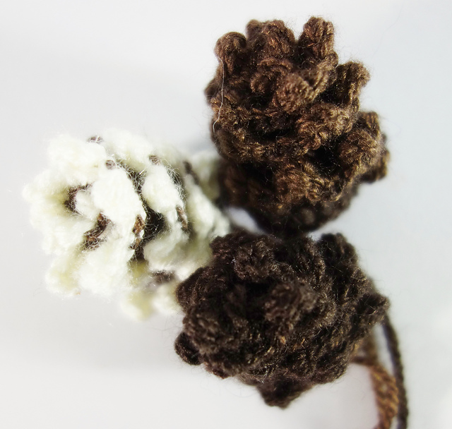 Christmas Wreath, Fir Cones & Toadstools