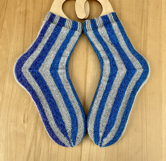 # 05 Socken in Längsstreifen