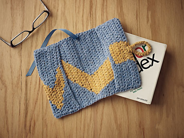 Reversible Intarsia Book Cozy
