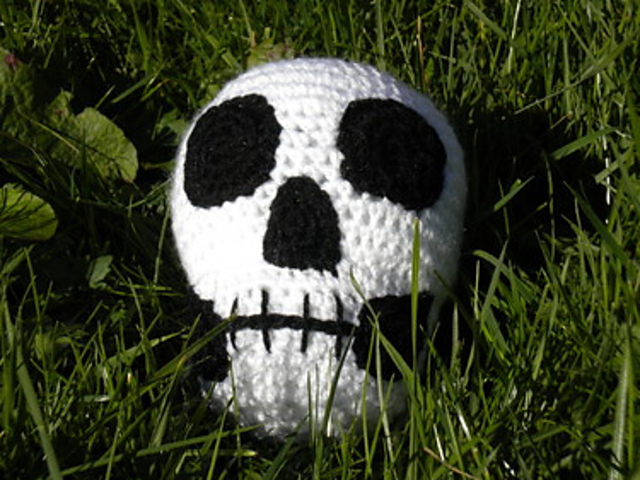 Amigurumi Pattern Big Skull / Amigurumi Anleitung Großer Totenkopf