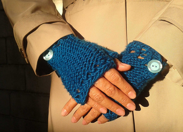 Luna Chic Fingerless Mitts