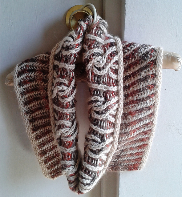 Crème Latte Cowl