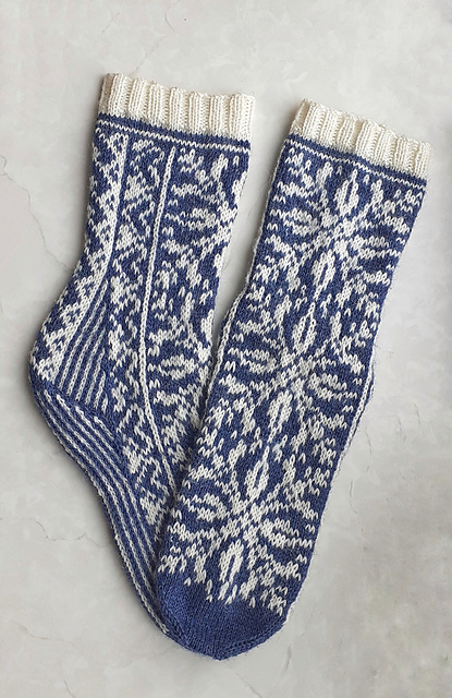 Frost flowers socks