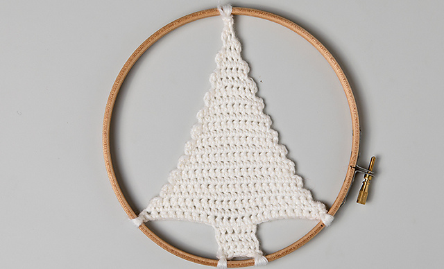 11-45c Christmas decorations