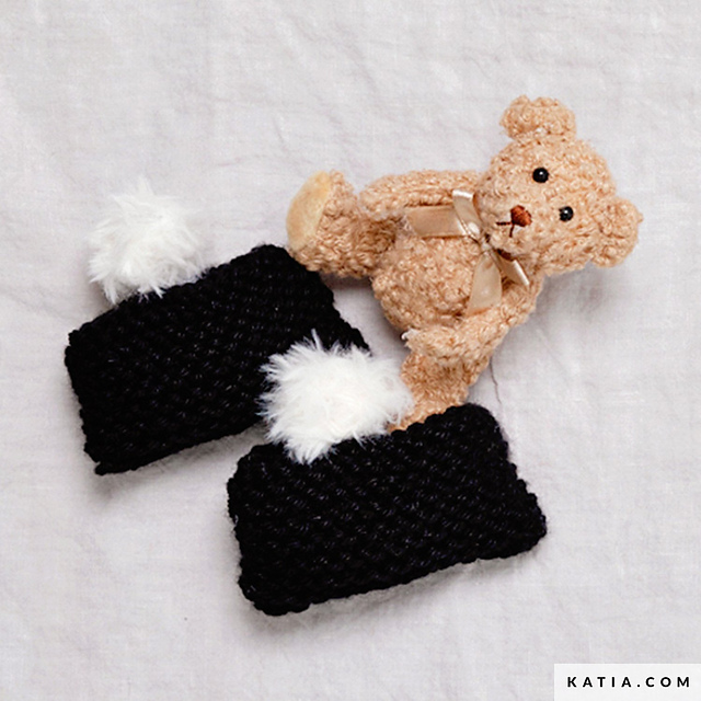 06-28a Baby Booties